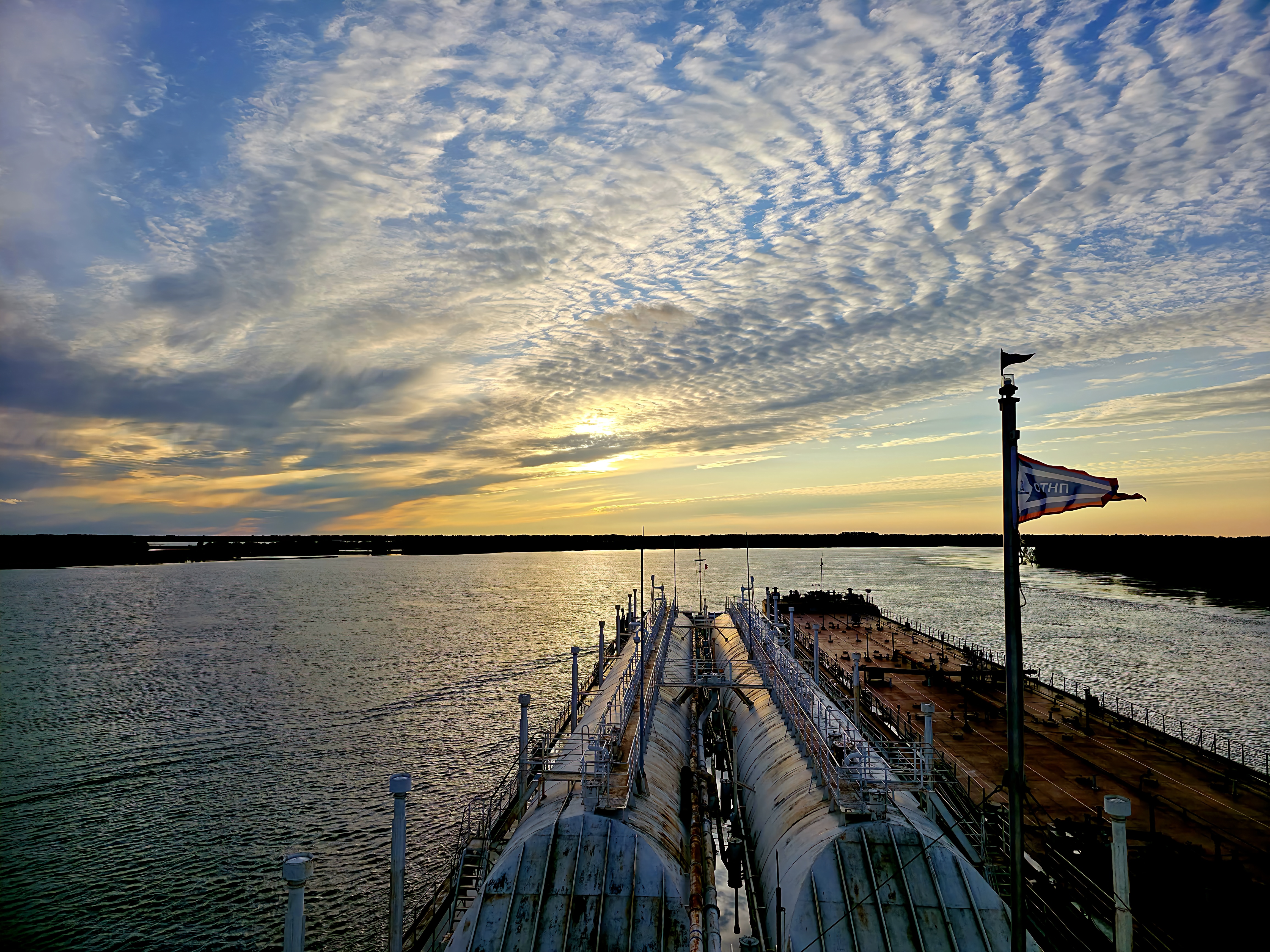 ИДУТ ПО ВОДНОЙ ГЛАДИ КОРАБЛИ